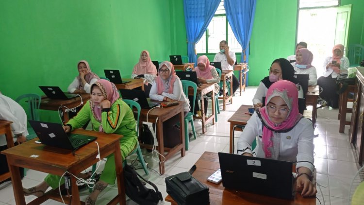 Sosialisasi Penggunaan Website di UPTD SDN 2 Sukadana Pasar