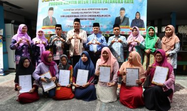 Penyerahan Sertifikat Halal di Kantin Madrasah MTsn 1 Kota Palangkaraya