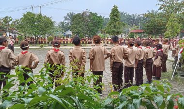 Jadikan Upacara Sebagai Alat Pendidikan, Peserta Didik SD Negeri 011 Titian Resak  Melaksanakan Upacara Tradisi Siaga