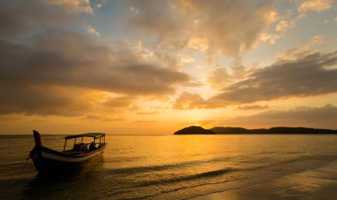Lukisan Cahaya di Ujung Waktu