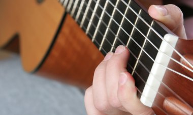 Elegi Petikan Gitar yang Terlupakan