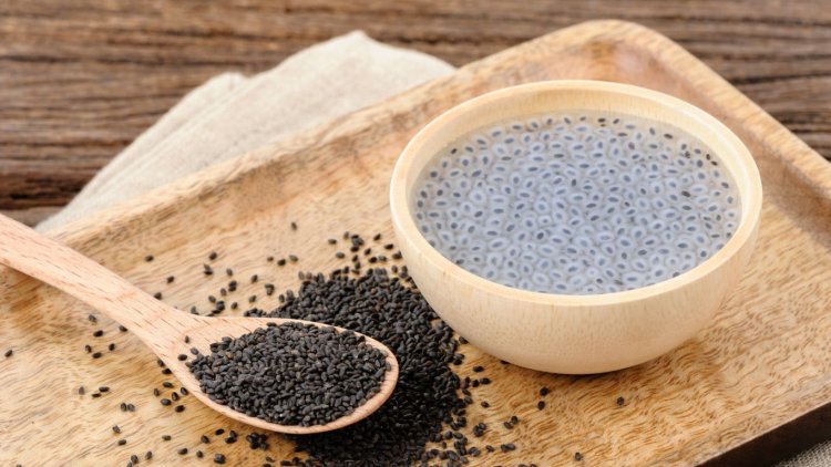 Manfaat Luar Biasa Minuman Herbal Biji Selasih untuk Kesehatan Anda