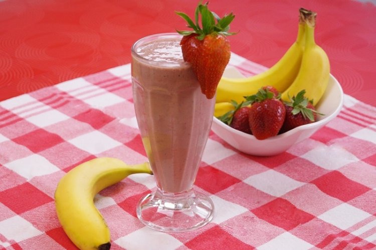 Jus Pisang, Stroberi, dan Pir: Minuman Segar untuk Kesehatan