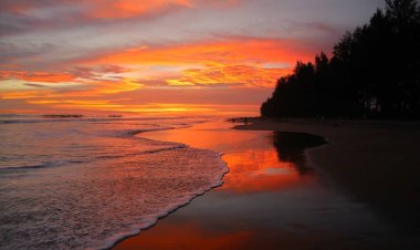 Cinta yang Tertulis di Pasir Pantai