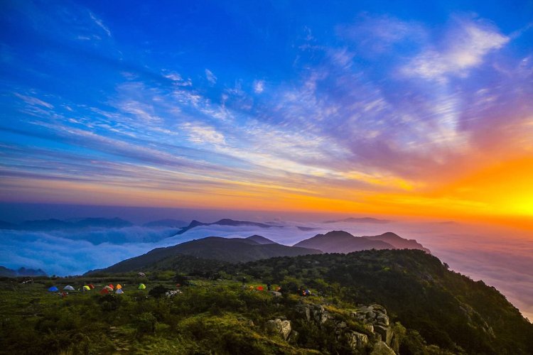 Nyanyian Angin di Bukit Senja
