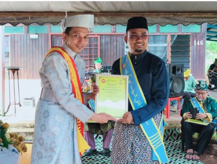 Abi Umar Dianugerahi Sandang Setia Bakti oleh Kerabat Syarif Abu Bakar Malaysia