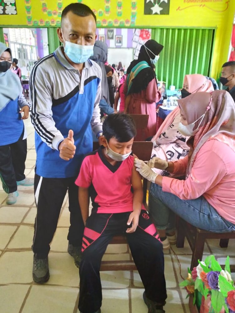 Vaksinasi Covid-19 Anak Usia 6-11 Tahun di SD Negeri 011 Titian Resak