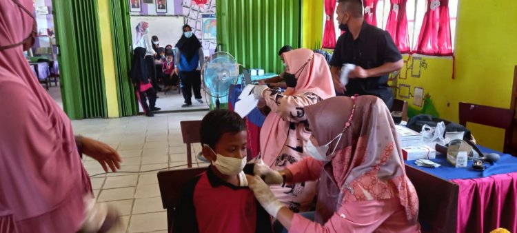 Vaksinasi Covid-19 Anak Usia 6-11 Tahun di SD Negeri 011 Titian Resak