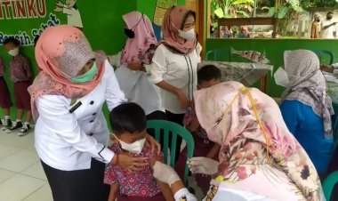 Kegiatan Vaksinasi Covid-19 di UPTD SDN 2 Sukadana Pasar