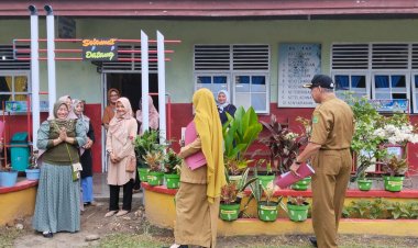 Untuk Melatih Kreatifitas dan Kenyamanan Belajar Mengajar SD Negeri 011 Titian Resak Mengadakan Lomba Kebersihan Kelas