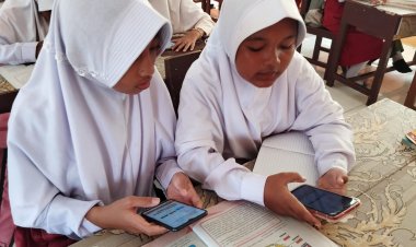 Penerapan Computer-Based Testing (CBT) Menggunakan Handphone dan Pengaruhnya Terhadap Hasil Belajar Siswa