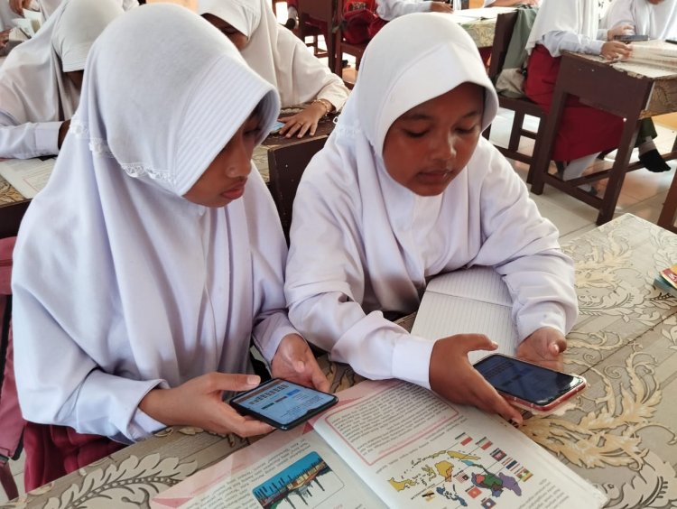 Penerapan Computer-Based Testing (CBT) Menggunakan Handphone dan Pengaruhnya Terhadap Hasil Belajar Siswa