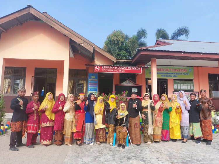 Antusiasme Tinggi Siswa SD Negeri 005 Titian Resak pada Upacara Bendera Hari Senin