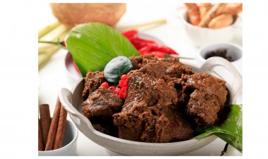 Rendang: Menyelami Kelezatan Makanan Khas Sumatera Barat yang Mendunia
