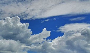 Ballet Biru di Langit: Mengamati Gerak Awan