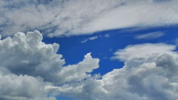 Ballet Biru di Langit: Mengamati Gerak Awan