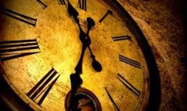 Jam Tua di Tengah Malam