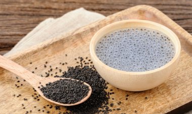 Manfaat Luar Biasa Minuman Herbal Biji Selasih untuk Kesehatan Anda