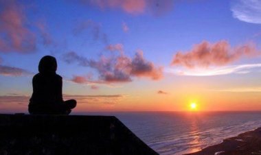 Senja di Ujung Waktu