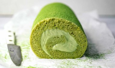 Resep Matcha Roll Cake: Nikmati Sensasi Lembut dan Aroma Teh Hijau