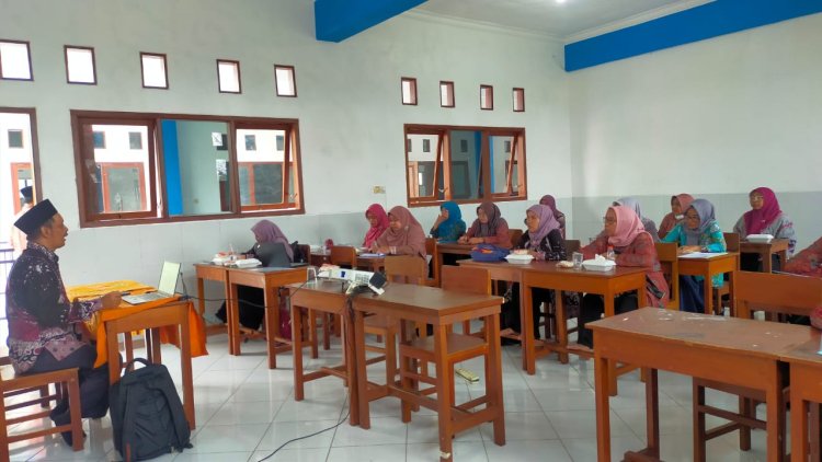 Revolusi Pengajaran IPA di Era Digital: Workshop Google Sites MGMP Kota Malang