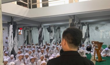 Seminar Kepemimpinan: "Masa Depan di Tanganmu: Membangun Pemimpin Masa Depan" di MA Daruttauhid Malang