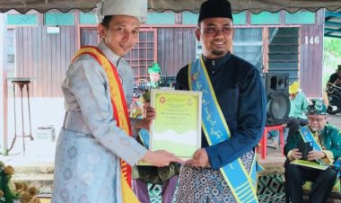 Abi Umar Dianugerahi Sandang Setia Bakti oleh Kerabat Syarif Abu Bakar Malaysia