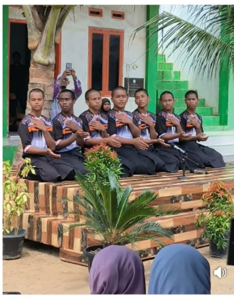 Santri Dayah Mini Aceh Peragakan Tari Saman Gayo